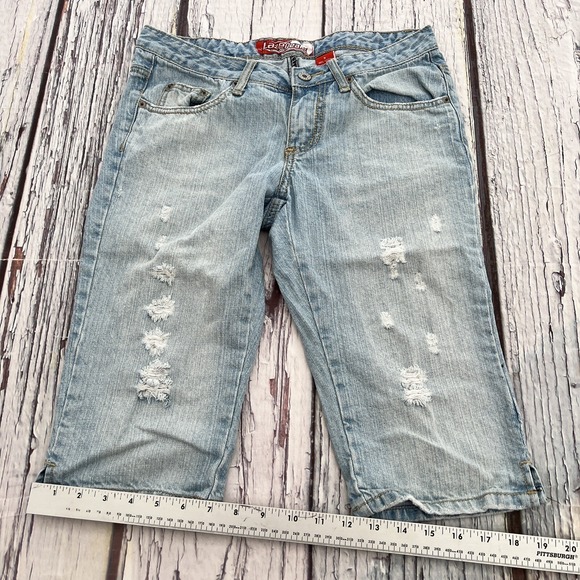 Lazer Jeans Junior Size 9 Distressed Denim Shorts Capri Light Wash Cotton - Picture 8 of 10